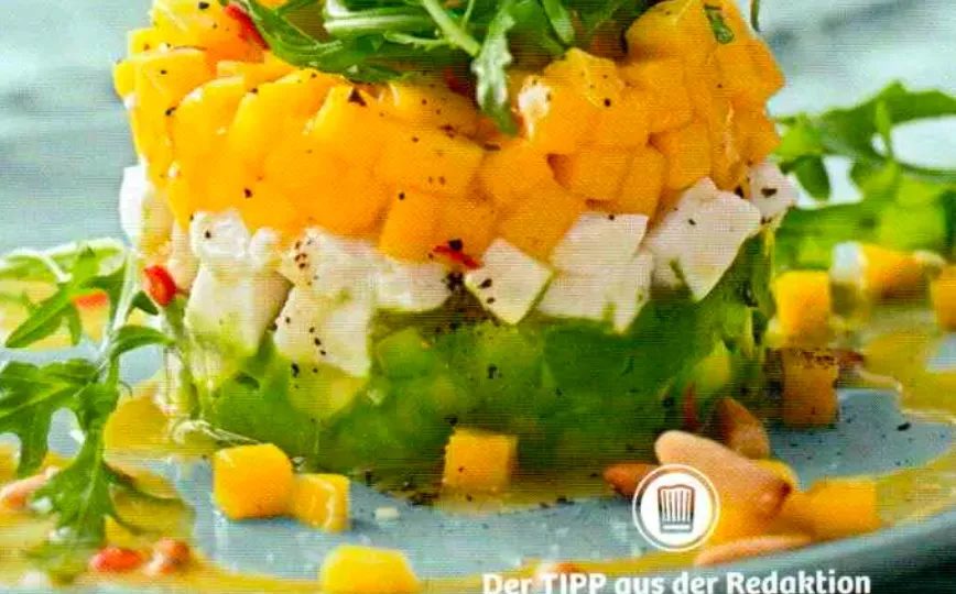 Mozzarella-Avocado-Türmchen mit Mango