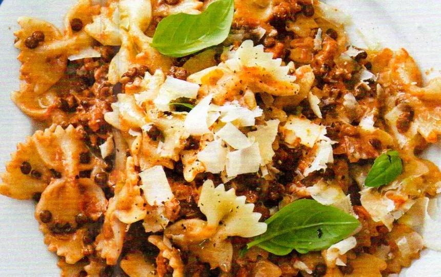 Sahniger Linsensugo mit Tomaten