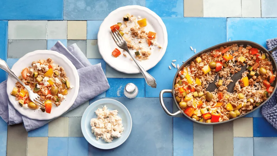 Mediterrane Reis-Gemüse-Pfanne mit Hackfleisch