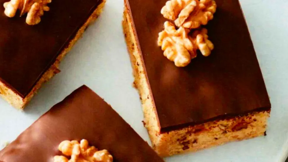 Schokoladige Walnuss-Schnitten