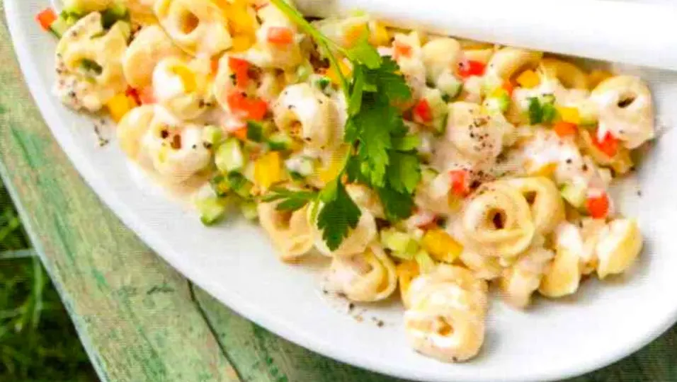 Tortellinisalat mit Gemüsekonfetti