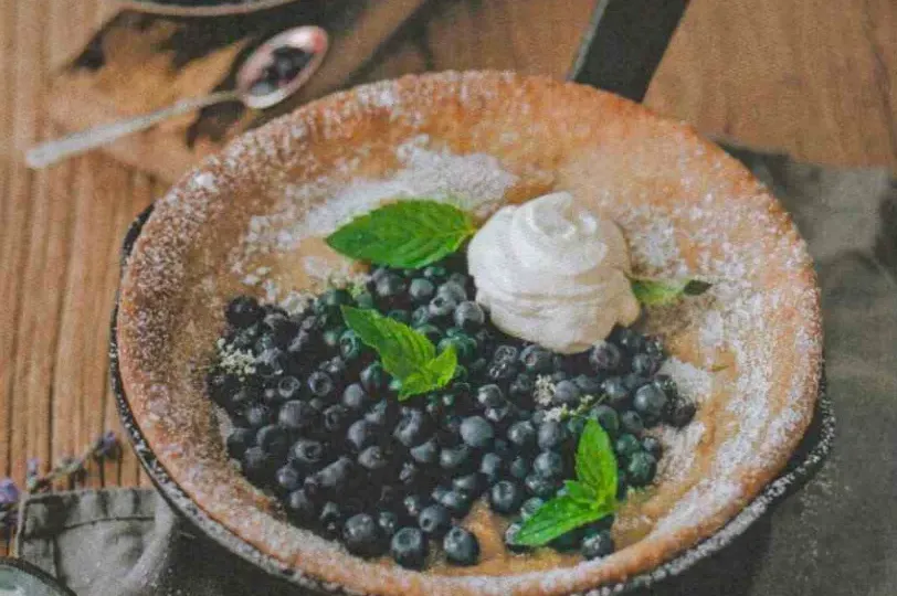 Dutch Baby mit Heidelbeeren und Mascarponecreme