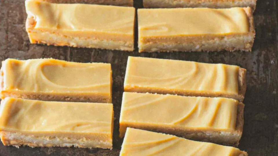 Blondies mit weißer Schokolade-Ganache