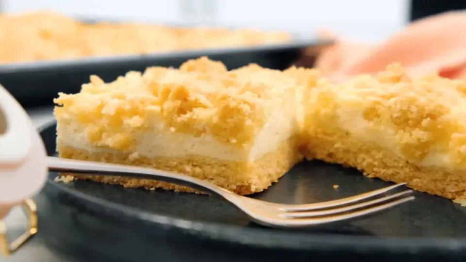 Käsekuchen vom Blech mit Streuseln und Mandarinen